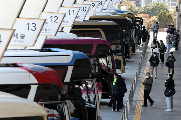 서울 서초구 서울고속버스터미널 승차장. photo 뉴스1