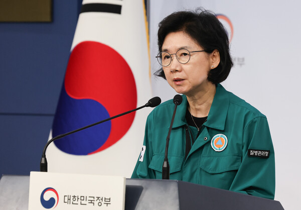지영미 질병관리청장이 지난 13일 서울 종로구 정부서울청사에서 신규 백신을 활용한 2024~2025절기 코로나19 예방접종계획과 추석 방역대책을 발표하고 있다. photo 뉴스1