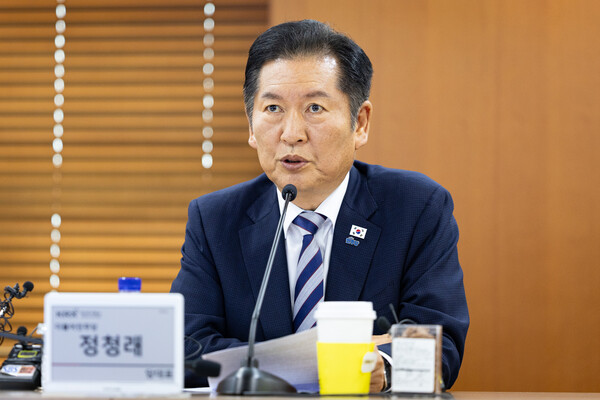 정청래 더불어민주당 대표가 30일 서울 여의도 KRX한국거래소에서 열린 자본시장 현장 간담회에서 모두발언을 하고 있다. photo 뉴스1