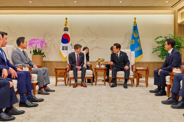 リ・ジェミョン大統領が 1日ソウル竜山大統領室で泉オルトモンオープンAI 代表を接見している. photo ニュース1