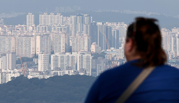 서울 남산에서 바라본 시내 아파트 단지 모습. photo 뉴스1