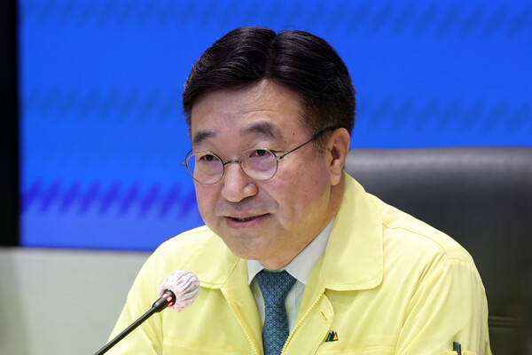 윤호중 행정안전부 장관이 9일 오전, 서울 종로구 정부서울청사에서 열린 대전 국가정보자원관리원 행정정보시스템 화재 관련 중앙재난안전대책본부 제10차 회의에서 모두발언을 하고 있다. photo 뉴스1