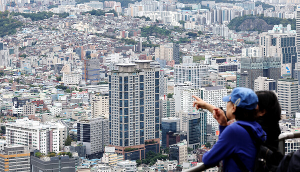 서울 남산에서 바라본 서울 시내 주택가 모습. photo 뉴스1