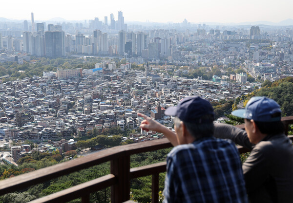 10월 28일 서울 남산에서 바라본 아파트 및 주택 단지. photo. 뉴스1