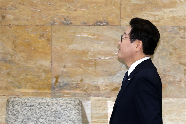 이재명 대통령이 지난 4일 오전 서울 여의도 국회에서 2026년도 예산안 및 기금운용계획안 대통령 시정연설을 마친 뒤 본회의장을 나서고 있다. photo 뉴스1