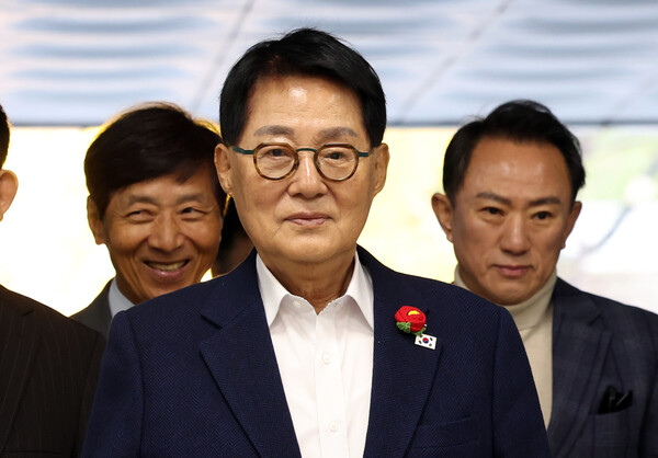 박지원 전 국정원장이 지난 5일 오전 서울 서초구 서울중앙지방법원에서 열린 ‘서해 공무원 피격 은폐 의혹’ 결심 공판에 출석하고 있다. photo 뉴스1