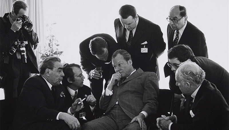 1973년 5월 서독 본에서 정상회담을 하고 있는 빌리 브란트 서독 총리(가운데)와 레오니트 브레즈네프 소련공산당 서기장(왼쪽). photo 바바라 클렘