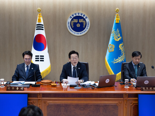 이재명 대통령이 4일 서울 용산 대통령실 청사에서 열린 국무회의에서 발언하고 있다. photo 뉴스1