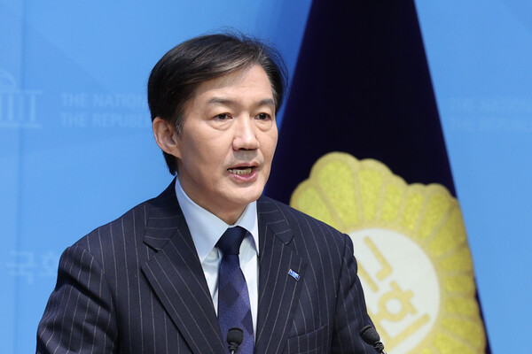 조국 전 조국혁신당 비상대책위원장이 10일 서울 여의도 국회 소통관에서 당대표 출마 기자회견을 하고 있다. photo 뉴스1