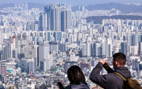 서울 남산에서 바라본 아파트 단지 모습. photo 뉴스1