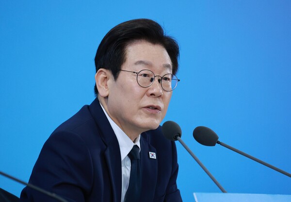 이재명 대통령이 7일 대전 유성구 국립중앙과학관에서 열린 다시 과학기술인을 꿈꾸는 대한민국 국민보고회에서 발언하고 있다. photo 뉴시스