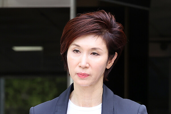 노소영 아트센터 나비 관장이 16일 오후 서울 서초구 서울고등법원에서 열린 최태원-노소영 이혼 소송 항소심 2차 변론을 마친 뒤 법원을 나서고 있다. photo 뉴시스