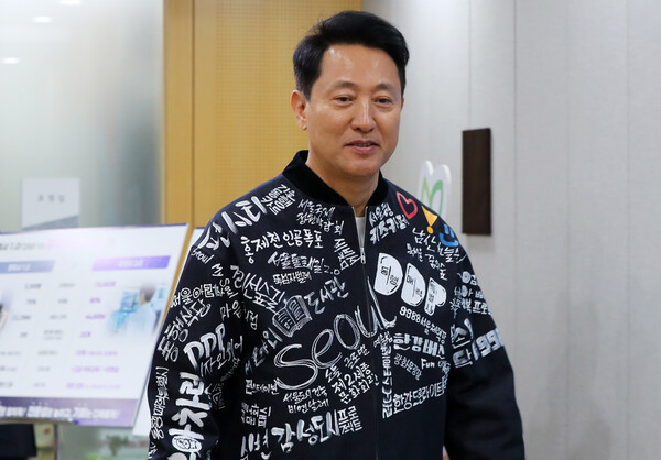 오세훈 서울시장이 11일 서울시청 브리핑룸에서 열린 청년취업사관학교 2.0 추진계획 기자설명회에 참석하고 있다. photo 뉴시스