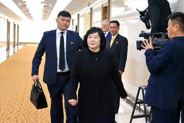 최선희 북한 외무상이 지난달 26일 러시아 연방 외무성과 벨라루스 공화국 외무성과의 만남을 위해 나서고 있다. photo 뉴스1