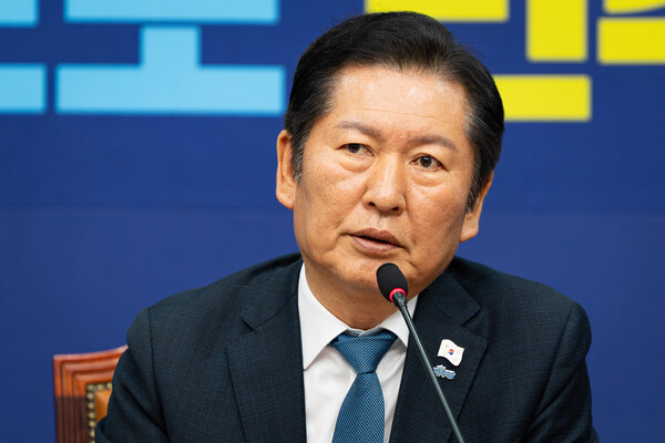 정청래 더불어민주당 대표가 17일 서울 여의도 국회에서 열린 최고위원회의에서 모두 발언을 하고 있다. photo 뉴스1