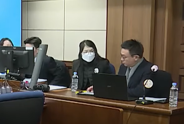 19일 자본시장법 위반 등 혐의 9차 공판에 출석한 김건희 여사의 모습. photo 유튜브 캡처