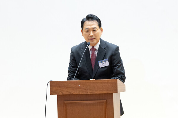 장동혁 국민의힘 대표가 21일 서울 여의도 국회 의원회관에서 열린 상생과통일포럼 '한국경제의 승부수, 자동차·반도체+신성장 산업'에 참석해 축사하고 있다. photo 뉴스1