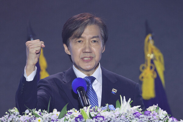 조국 신임 조국혁신당 당대표가 23일 충북 청주에서 열린 조국혁신당 전국당원대회에서 당대표 수락 연설을 하고 있다. photo 뉴스1