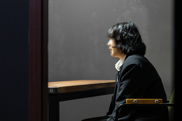 지난 11월 19일 서울 모처에서 여군 하사 A씨가 주간조선과 인터뷰를 진행하고 있다. photo 이건송 영상미디어 기자