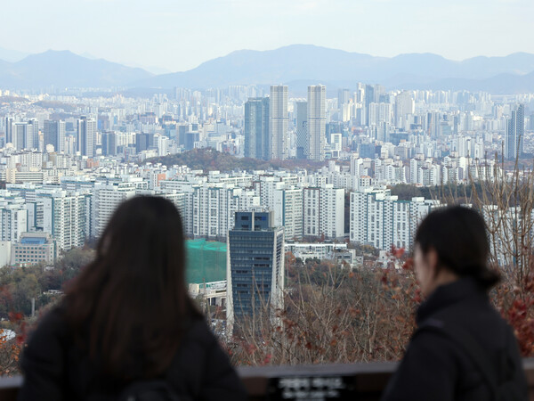 남산에서 바라본 서울시내 아파트 및 주택 단지. photo 뉴스1