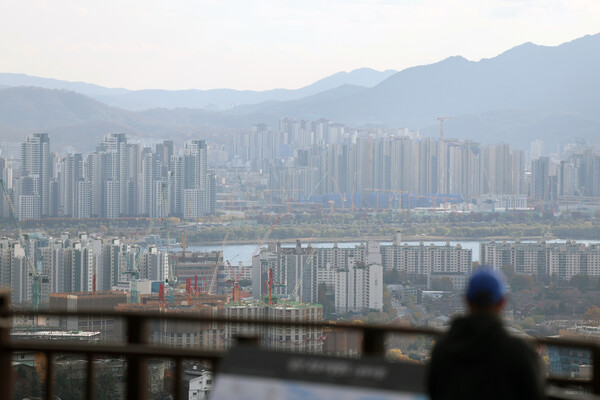 서울 남산에서 바라본 아파트 및 주택 단지. photo 뉴스1