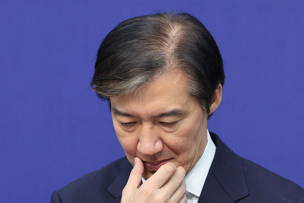 조국 조국혁신당 대표가 24일 서울 여의도 국회에서 열린 최고위원회의에서 생각에 잠겨 있다. photo 뉴스1