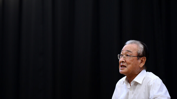 배우 이순재가 지난 2016년 연극 '세일즈맨의 죽음'에서 열연을 펼치고 있다. photo 뉴시스