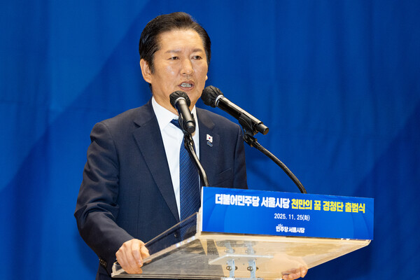 정청래 더불어민주당 대표가 25일 서울 여의도 국회 의원회관에서 열린 더불어민주당 서울시당 '천만의 꿈 경청단' 출범식에서 축사를 하고 있다. photo 뉴스1