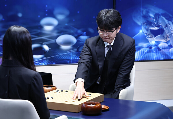 신진서 9단, AI 카타고 격파