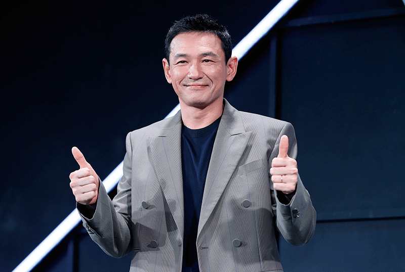 제79회 칸 국제영화제 경쟁부문 초청작 ‘호프’ 공식 시사회가 열린 지난 5월 프랑스 뤼미에르 대극장에서 배우 황정민이 레드카펫에 올라 엄지척을 하고 있다. photo 뉴스1