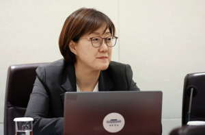 [여의도 깔깔깔] 김현지와 수지 와일스의 평행이론? - 뉴스 썸네일 이미지