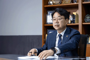 [인터뷰] 박홍배 "'약탈적 금융'이 '홈플러스 사태' 본질" - 뉴스 썸네일 이미지