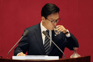 김민석의 '그 남자'… 특보 달고 연봉 1.6억 공단 감사 임명 논란