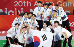 홈 경기인데 1군 뺀 일본 농구… 한국 금메달 뒤 숨겨진 '일본의 셈법'